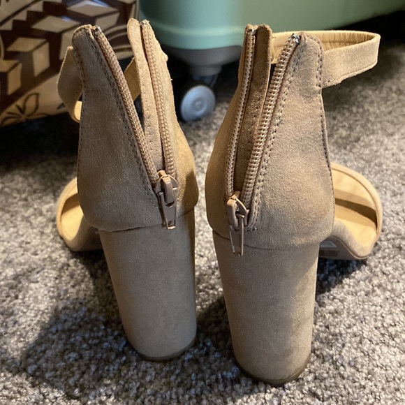Nude suede heels- size 8 - Picture 4 of 11